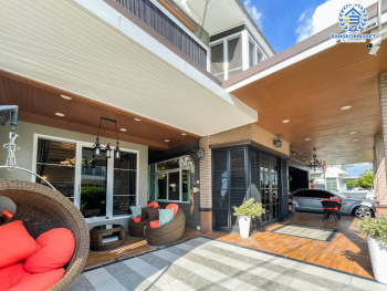 *****บ้านเดี่ยวมือสอง ม. คุณาลัย ซิมโฟนี บ้านกล้วย-ไทรน้อย บ้านสวยพร้อมเข้าอยู่ หลังมุม บนเนื้อที่กว่า 74.9 ตร.ว. พื้นที่ใช้สอยกว้างถึง 250 ตร.ม. ฟังก์ชัน 5 ห้องนอน 4 ห้องน้ำ 2 ที่จอดรถ บนทำเลโซนเมือง เดินทางสะดวกใกล้ร้านอาหาร เชื่อมต่อถนน หลายเส้นทาง ใกล้รถไฟฟ้าสายสีม่วง "สถานีคลองบางไผ่" และเซ็นทรัลเวสต์เกต